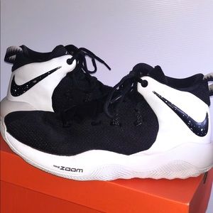 Men’s Nike Basketball Shoe SZ9